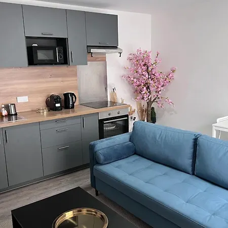 Апартаменты B12 - 2 Au Calme, Paris, Cdg, Бонди